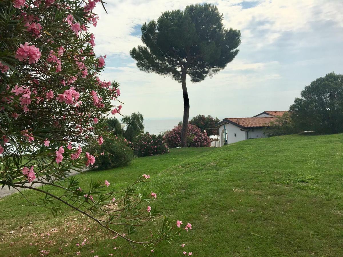 Sivinos Camping Boutique Манерба-дель-Гарда Экстерьер фото